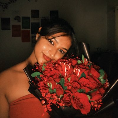 thankstomypast's profile picture. unhinged