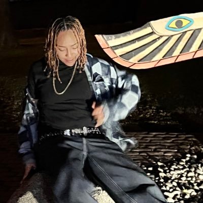 _deelooow's profile picture. Pronoun: BadBitch 💅🏽| Graphic Designer/Illustrator (open for commissions!)💻 | Founder/Creator of @StolenGudz  💰|