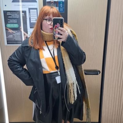 LalaPolit_'s profile picture. À gauche toute, mais toujours en première classe des convictions.

@franceinsoumise. 

j'écris un livre.