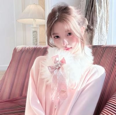 hefeliv's profile picture. 🖇 𝒃𝒖𝒔𝒊𝒏𝒆𝒔𝒔 🫧.˚ The moon will be more beautiful if the stars are with it.