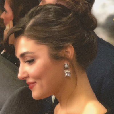 18zzZahra's profile picture. لَستُ عَظيمة ولكن أثِقُ أنّني مُختَلِفة..🦌♥️.