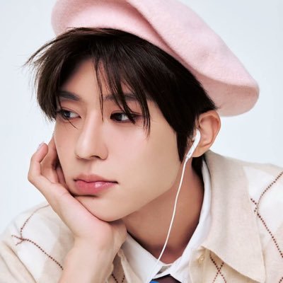 artbyviiv's profile picture. 