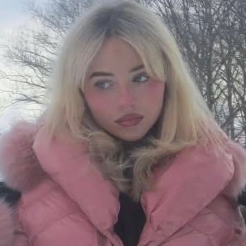 ileehqn's profile picture. los amores de mi vida son mark y el vino con pomelo