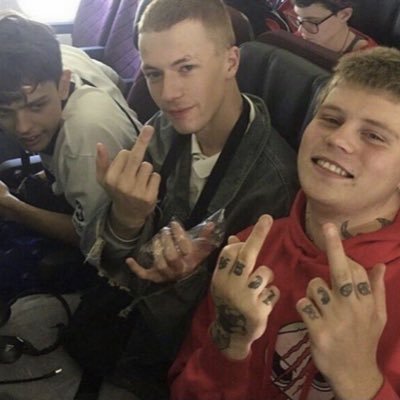 uzzerago_02's profile picture. 