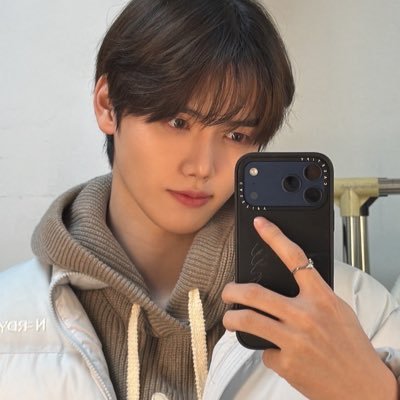 mhjzni's profile picture. 