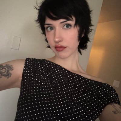 gaythotgirlson's profile picture. 5’10, evil, psychically gifted