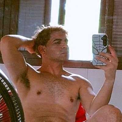 LeonardReivax's profile picture. Abogado, Lealtad, Respeto y Amor.
Quien vive sin aprender, muere sin haber vivido.