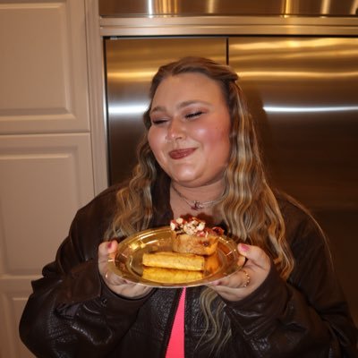 heyitscaileigh's profile picture. even fate picks its favorites