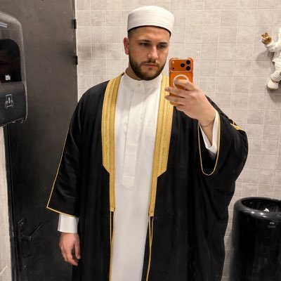 Emirgpz's profile picture. Sufri, aprendi, cambiê.