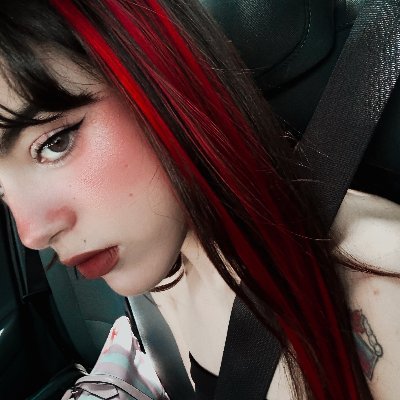 viclittlecake's profile picture. 