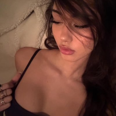 urchloemp4's profile picture. bff @chlloepopp & @haileynsky - 18 college student ;)) i only reply to followers