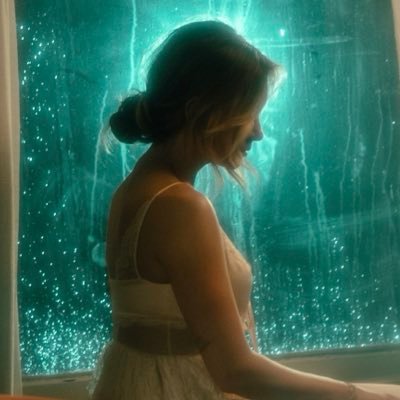 carlypearce's profile picture. 