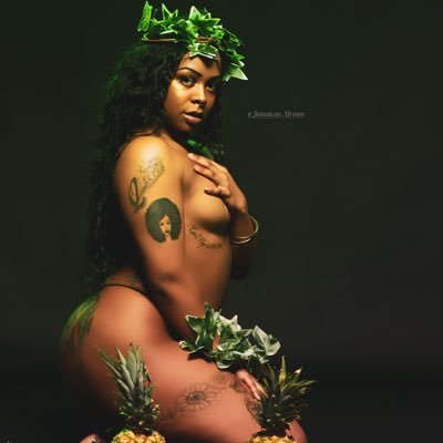 Jamaicas_Dream's profile picture. MILF VIBES | Solo Creator| Home Of Peach Lovers| 🌈 | Bu: @milfsncream | IG: Jamaicas_Dream 🌙| AVN NOMINATED ⭐️