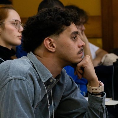 Luc4sAlvez_'s profile picture. .