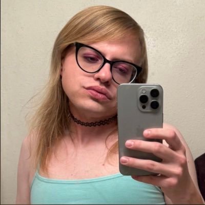 petzound's profile picture. hot girl internet. nsfw/mdni