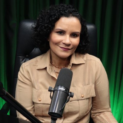 Jornalista e professora universitária. 🎓📚 PhD. em Linguística (UFMG). Atleticana.🐓🐔