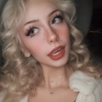 lobotomybby's profile picture. 𝘴𝘩𝘦 𝘧𝘭𝘪𝘦𝘴 𝘴𝘵𝘳𝘢𝘯𝘨𝘦 𝘸𝘪𝘯𝘨𝘴, 𝘴𝘵𝘪𝘭𝘭 𝘵𝘦𝘢𝘳𝘴 𝘴𝘩𝘦 𝘤𝘳𝘪𝘦𝘴