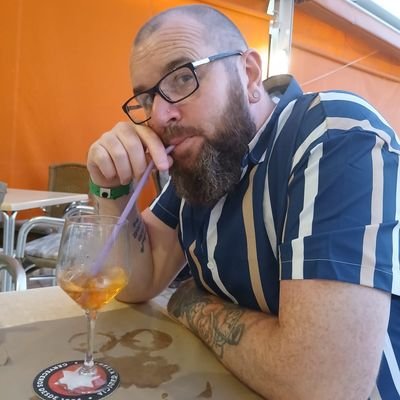 deano0206's profile picture. 🍷🍺 #Arsenal #tamworthfc #MiamiDolphins #WilliamsF1 #MclarenF1 #darts