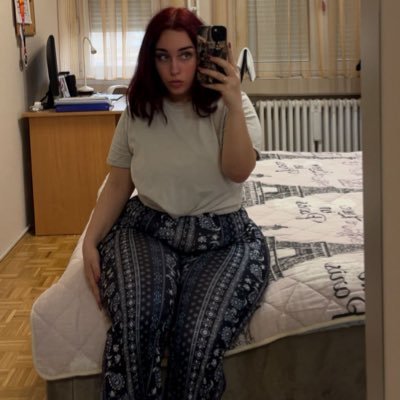 ninaorigami's profile picture. 24 | thicki nicki ⏳ his dream girl