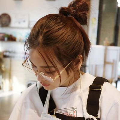 เธอคือดวงใจ ที่บริสุทธิ์ของมี๊เลยนะอิงอิง  ข้างหลังหนู1ก้าวจะมีมี๊คนนี้อยู่เสมอ
@EWaraha 🐶🤍 #อิงฟ้ามหาชน
