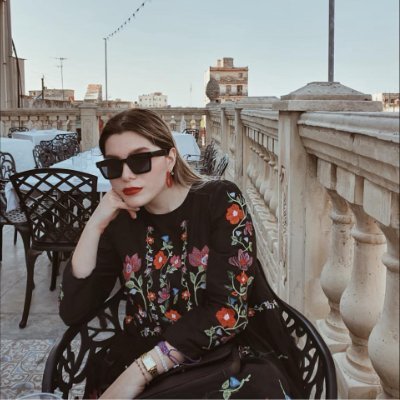 LizenciadaV's profile picture. aquí no se defiende a nadie, yo por eso cobro