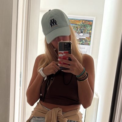 CamilleLmd's profile picture. Juste une meuf qui aime le football et la Formule 1 — #TeamOM ⚪️🩵 #TeamLH44❤️‍🔥