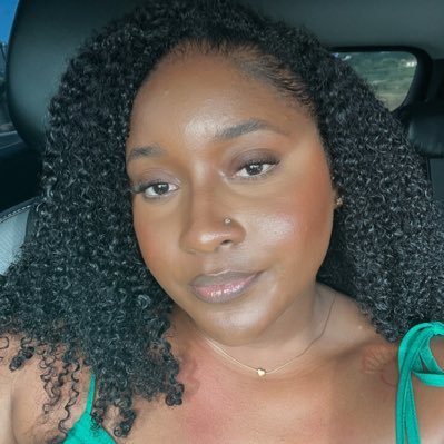 _Sunniflower's profile picture. ❤️& 💡