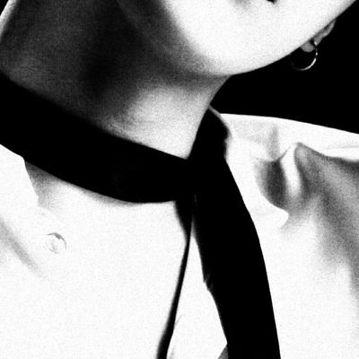 mortifous's profile picture. ͏
͏──decifrar as sentenças que insisti em bordar na carne do tempo, pois ainda repousa em minhas mãos a bússola que conduz o coração por trilhas invisíveis.⠀
 ͏