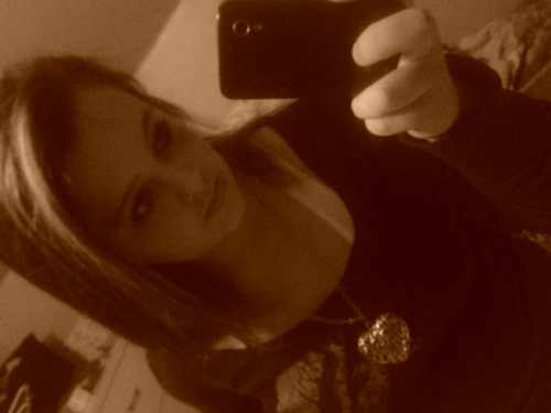 EllenPenny12's profile picture. HaHa , your mamma said I was too Cute forr you ?? i thinnnk Shees Rightt ! kik; EllenPenny015 ADdDaaFaaceBooK	AccOunt! ¢;