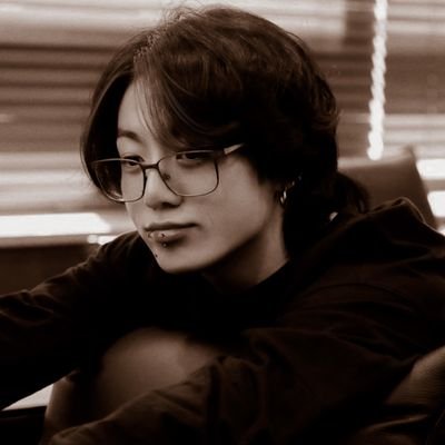 mushiisensei's profile picture. “Prezo insetos mais que aviões. Prezo a velocidade das tartarugas mais que a dos mísseis. Tenho em mim esse atraso de nascença.”