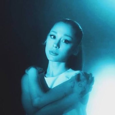 just a girl who loves ari 💙🩵