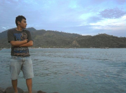 Hidup itu realistis,,mmpunyai 2 kmungkinan,,kemungkinan sukses dan kemungkinan gagal,,