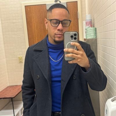 LowreyXXVIII's profile picture. Zoey Rae . Ravens . Roll Damn Tide . RIP May Adu Don’t chase the moon because you’ll miss the Beauty in the Stars .