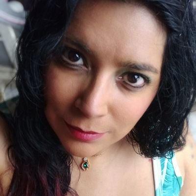 con acento en la i. 💜💚🩷