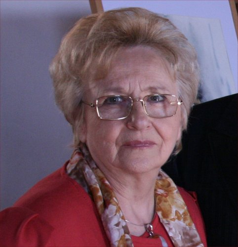 VittoriaSalati's profile picture. Nata in provincia di (PR) autodidatta, incide a mano  e dipinge su tavola di legno MDF, la inusuale tecnica rende la sua arte unica e di notevole successo .