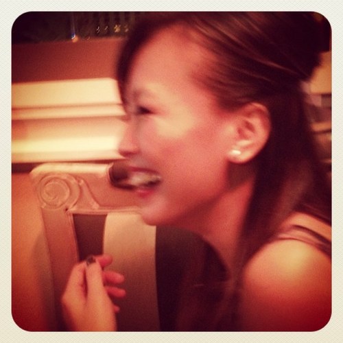 meemsbui's profile picture. i spend most of my day eating.