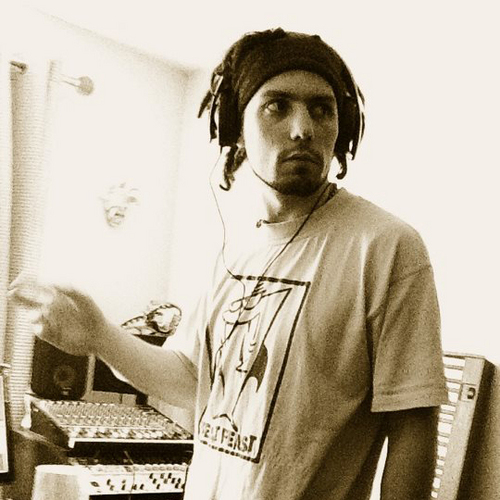 djbinge's profile picture. Drums for Engine-Earz, Engineer for Outhouse Studio, Live Engineer for RedBull, Mashup DJ.