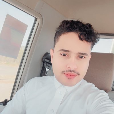 خريج جامعة جازان كلية إدارة الأعمال بكالوريوس محاسبة-موظف بالبنك العربي الوطني
