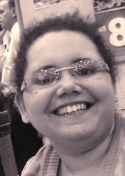Sou Deficiente Física . Não Me Locomovo Sozinha . Acabei o 2° Grau em 2005 . Sou Morena de Pele Branca .