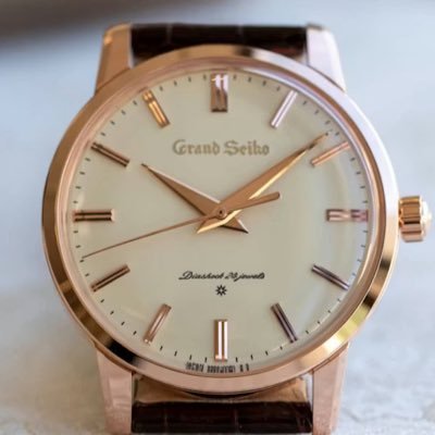 fossil→ユンハンス→オリエントスター→ロレックス→ブレゲ→オーデマピゲと順調に歩んでます！ やっとこさ社会人6 年目がしゃしゃるかもしれませんが時計好きなので優しくしてくれると嬉しいです！ついに憧れていたブレゲに手を出してしまいました…人の時計の写真や自慢見てるのが至福✨