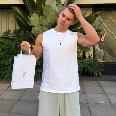 Explorer 📸 Single gay vers. Looking for a lovely man @peachyboy🥰Backup page.