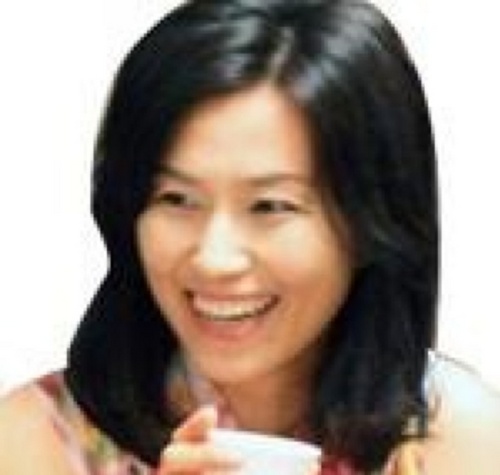 vecomm's profile picture. 봄의 기운, 새싹 돋아남에 가슴이 두근거리는 아직은 젊은 청춘. 마미야 RB6*7이 나의 애장품1호, 브랜드.스토리. 마케팅.콘텐츠. 광고. 심리학이 너무 좋은...