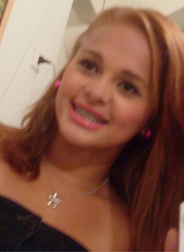 o meu jeito de ser as vezes
incomoda os outros. .
mas eu nao ligo ;)
sou o qê sou.
qem nao estiver feliz qê se mate ((y