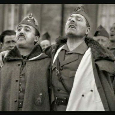 Muy a la derecha, considerado respetante y muy consciente de la historia del único gran imperio de la historia de la humanidad