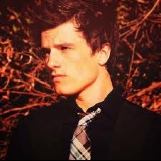 Fauxassguy's profile picture. I'm the bread boy and katniss is the girl on fire. :}