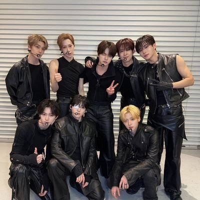 23 |
they/them |
Gay |
Non-binary |
MOA❤
ARMY💜
ALLYZ🖤
ENGENE🧡
STAY💙 
MIDZY💚
CARAT💛
ATINY🩵
SAI🩷
FEARNOT🩶
ONEDOOR🤍|
I 💜 You |
Fan account