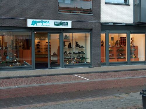 LooijengaSchoen's profile picture. kinder-dames- en herenschoenen. meten van voeten. merken o.a. Twins, Piedro, Durea, MBT. parkeren voor de deur, mogelijkheid  pedicuren, reparatie van schoenen