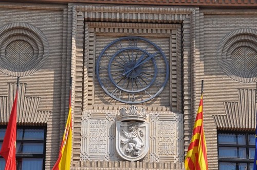 Reloj de Ayuntamiento de Zaragoza en la Plaza de Ntra. Señora del Pilar