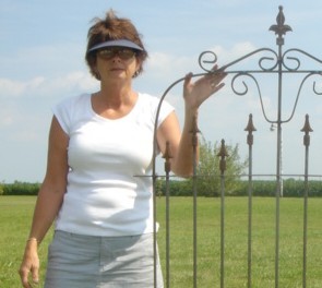 Find antiques, fencing, garden urns, and garden décor at our web site arusticgarden.com. Our web site has 1000’s of garden items and primitive country antiques.