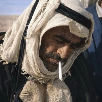 إعلامي يعيش حياه بسيطه بعيده عن التصنع وارضاء الناس !